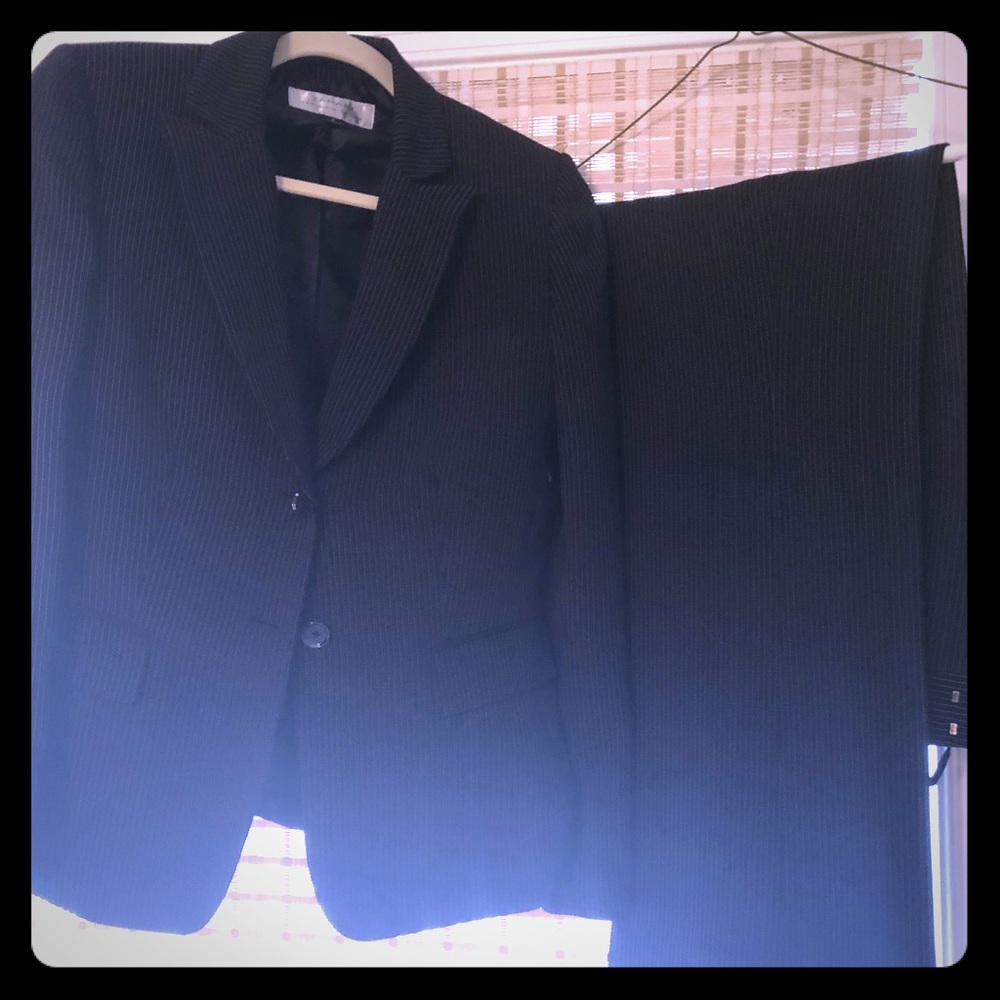 Tahari Pants Suit